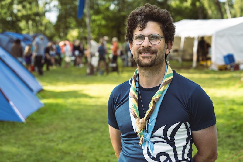 Albin lär sig nya saker varje dag som scoutledare