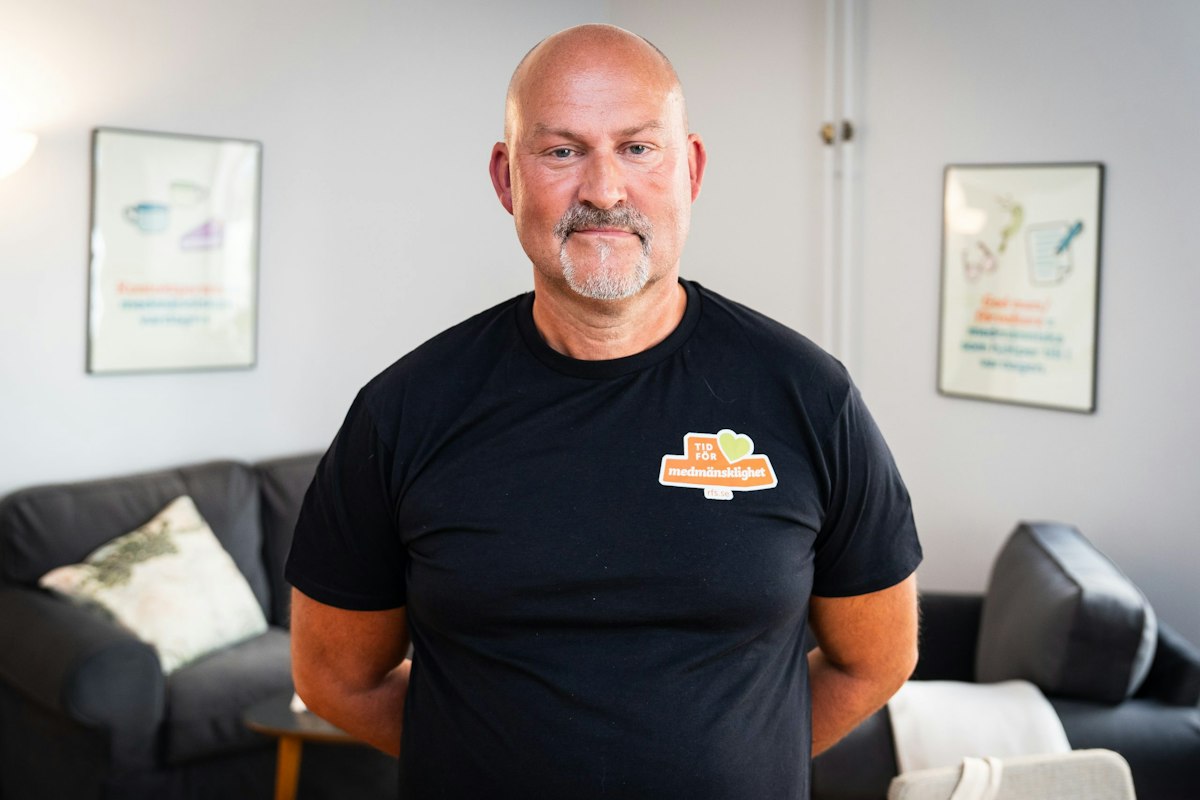 Anders använder sin erfarenhet för att bryta isoleringen